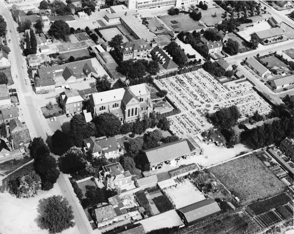 Luchtfoto's — Beneden Leeuwen