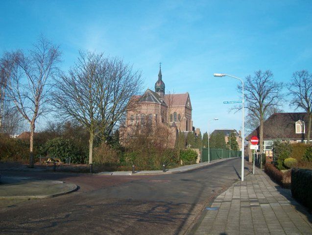 Kerkepad — Beneden Leeuwen