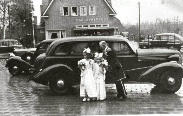 Kerkplein — Beneden-Leeuwen