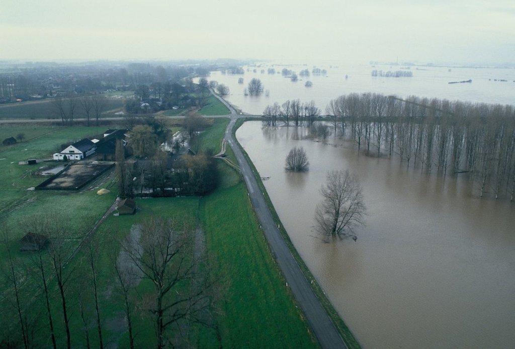 Luchtfoto's — Beneden Leeuwen