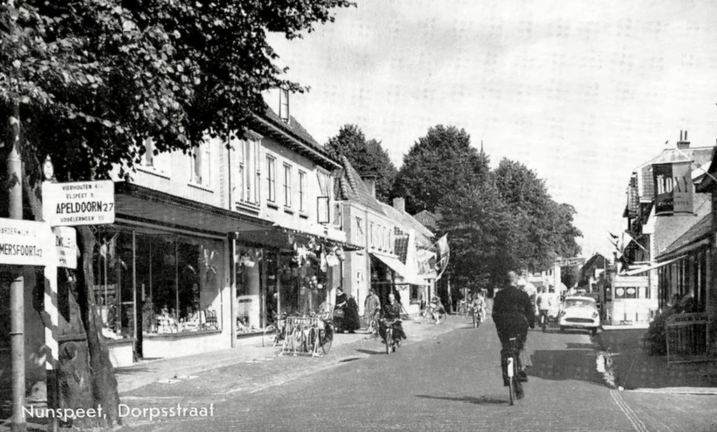 Dorpsstraat — Nunspeet