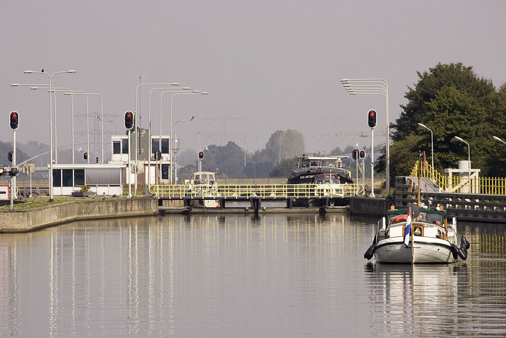 Sluis — Born