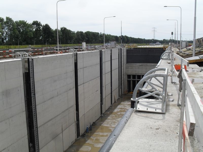 Sluis — Born