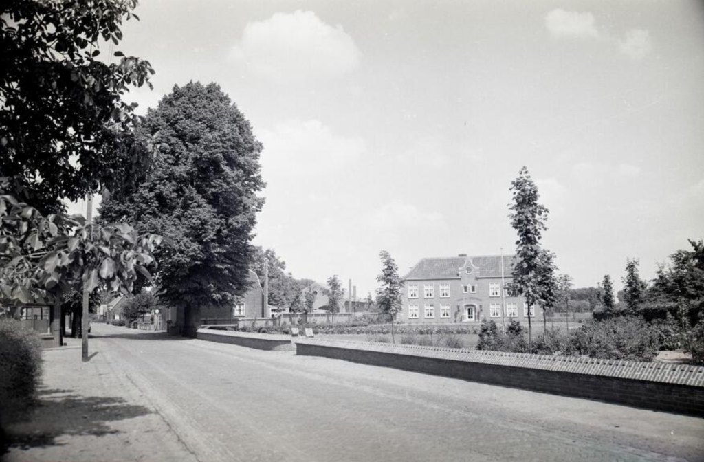 Dorpsstraat — Esch
