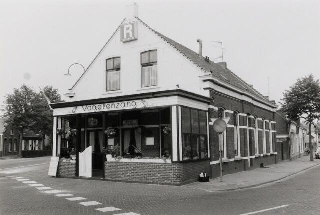 Dorpsstraat — Halsteren