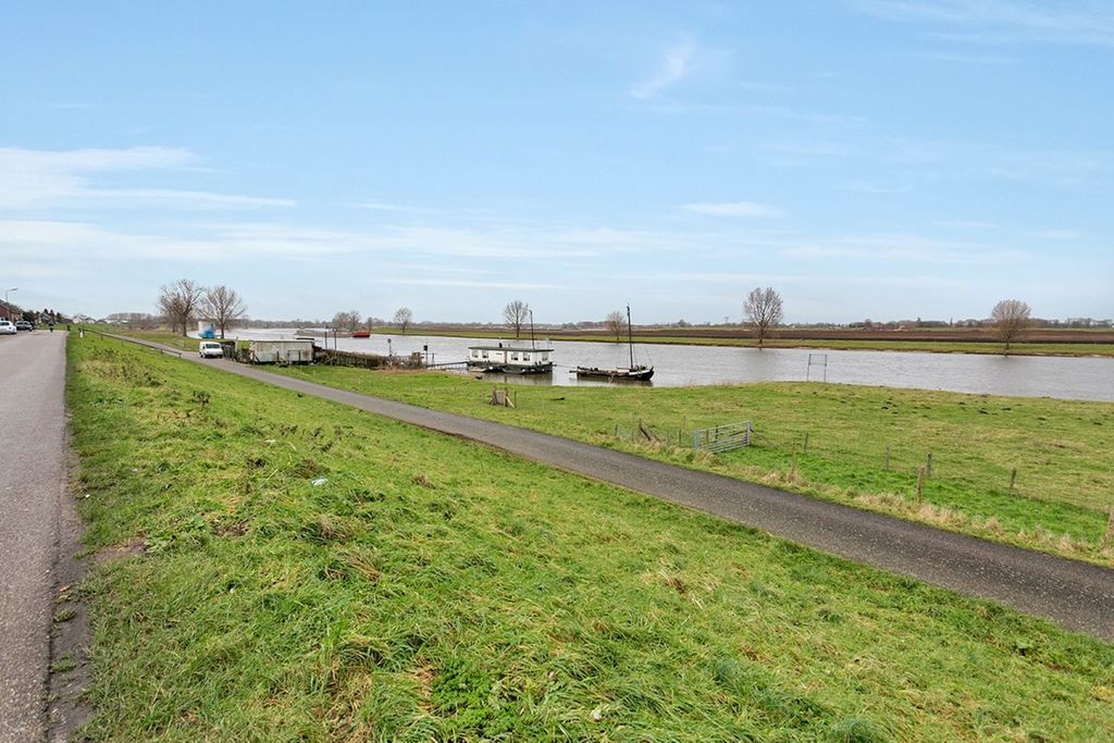 Weesje, uitzicht omgeving — Lith