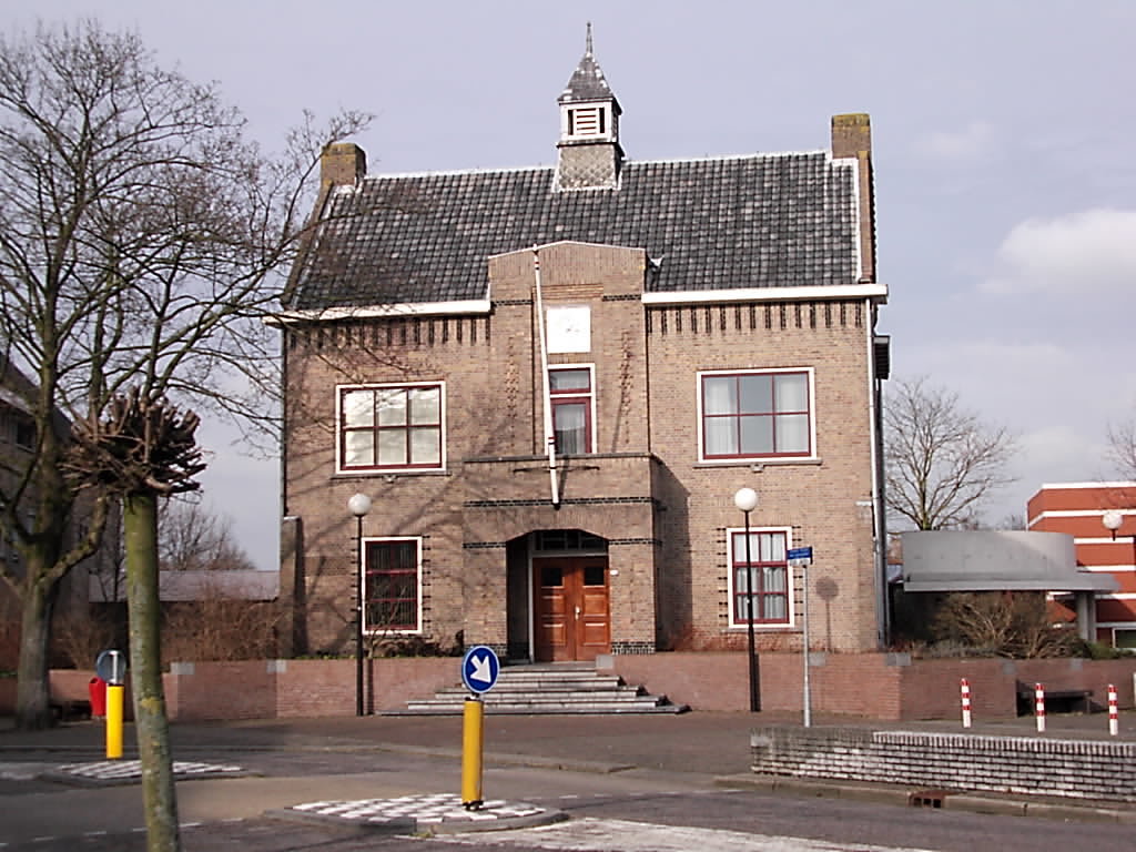 Raadhuisplein — Sprang-Capelle