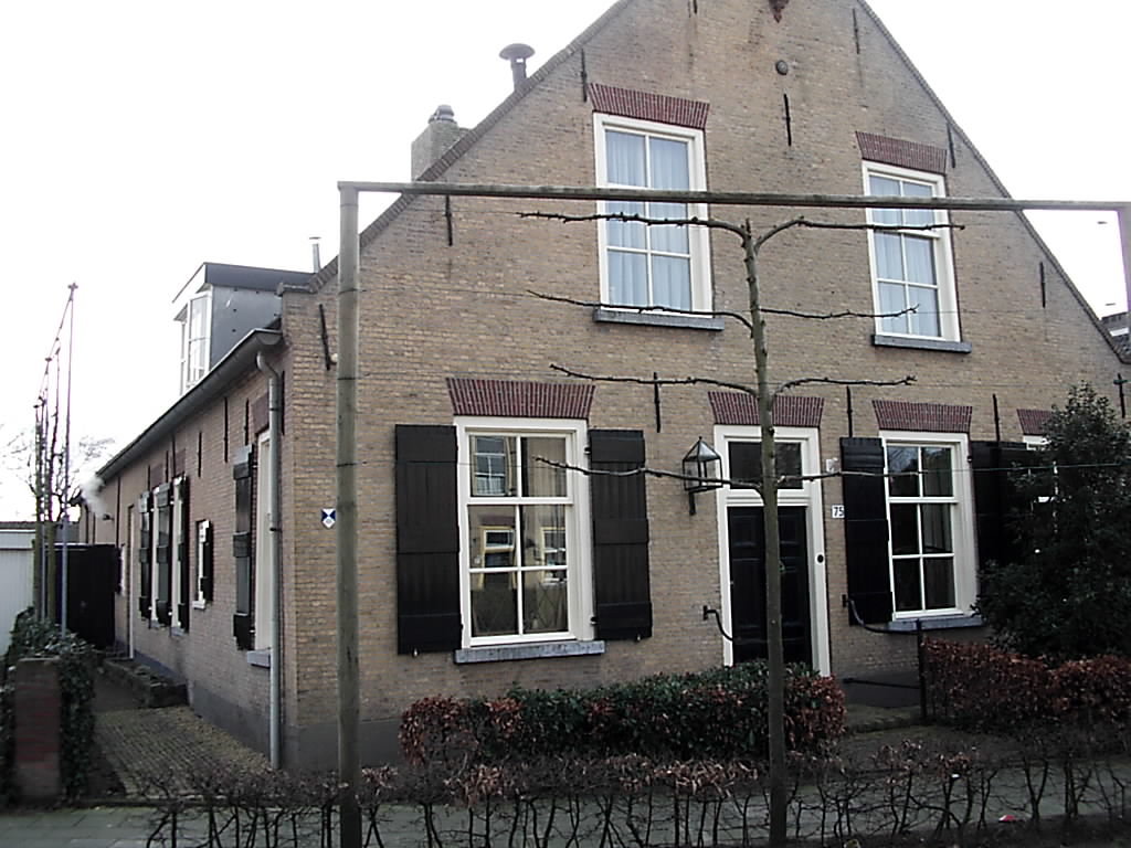 Raadhuisstraat — Sprang-Capelle