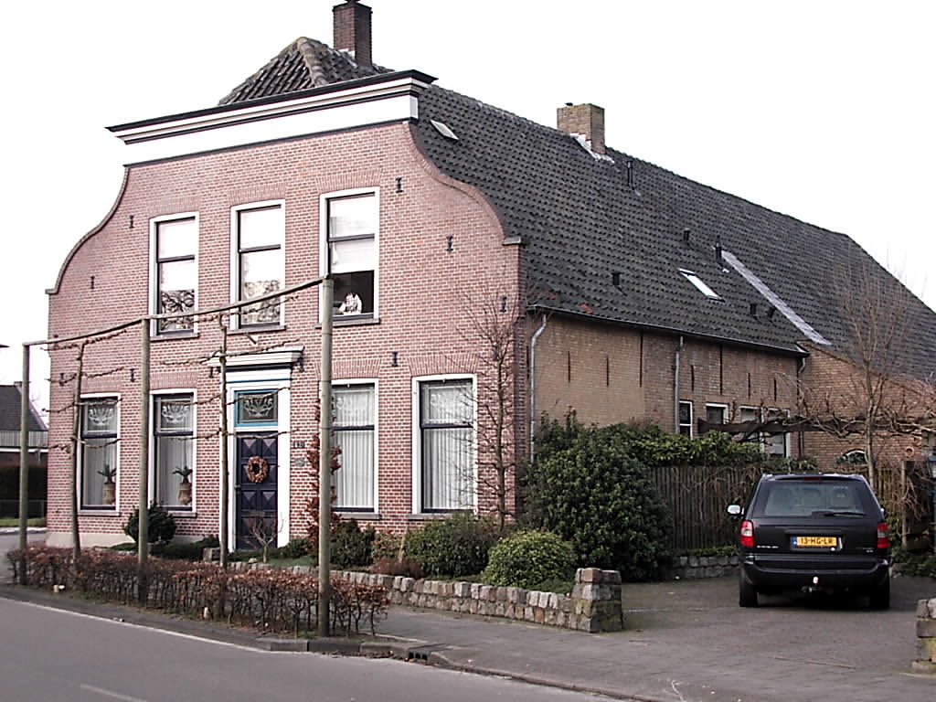 Raadhuisstraat — Sprang-Capelle