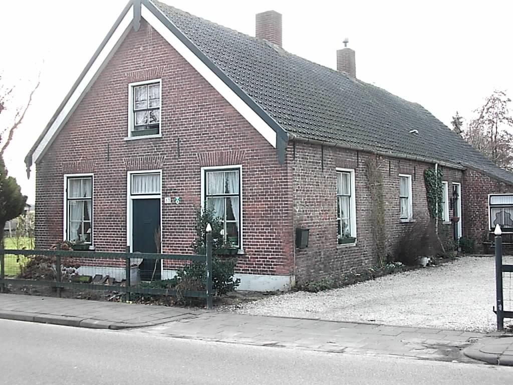 Julianalaan — Sprang-Capelle