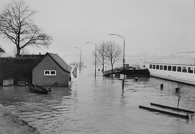 Buiten de Waterpoort — Woudrichem