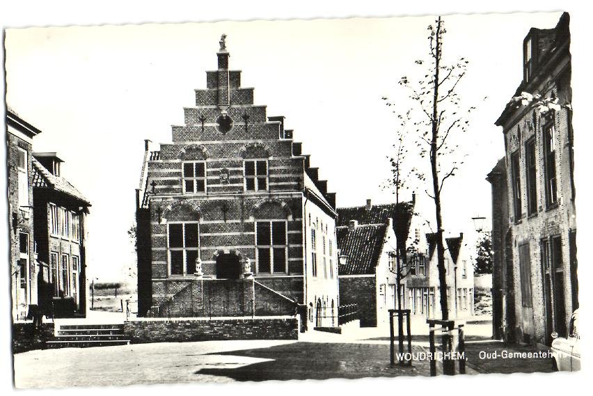 Gemeentehuis — Woudrichem