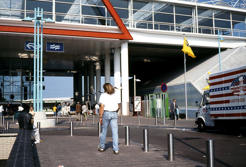 Duivendrecht Stationsplein, opening station in 199 — Ouder-Amstel