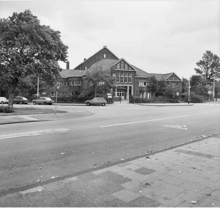 Adriaan Stoopplein — Overveen