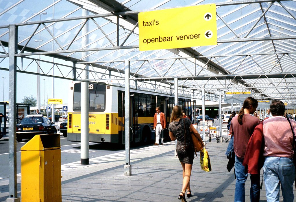 Busstation — Schiphol