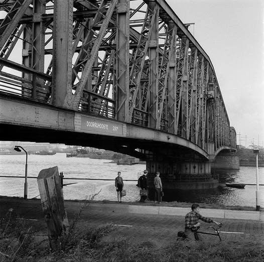 Bruggen — Velsen Noord