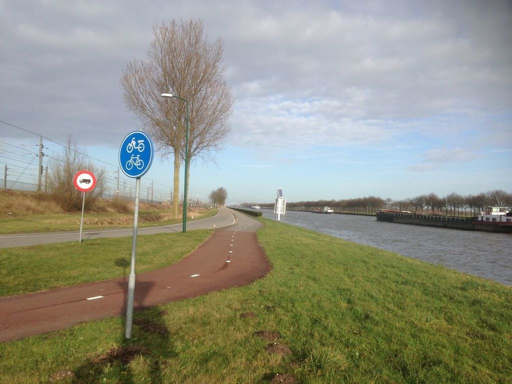 Kanaaldijk — Nieuwersluis