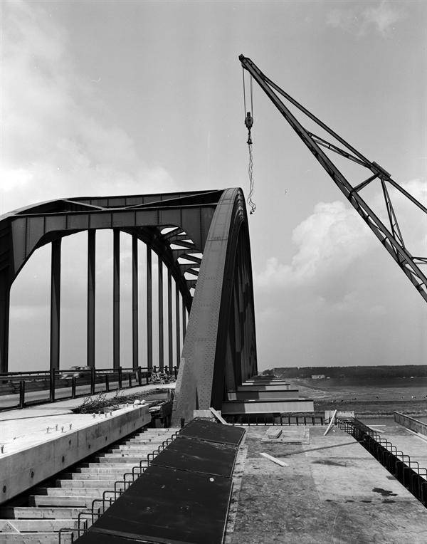 Bruggen — Vianen