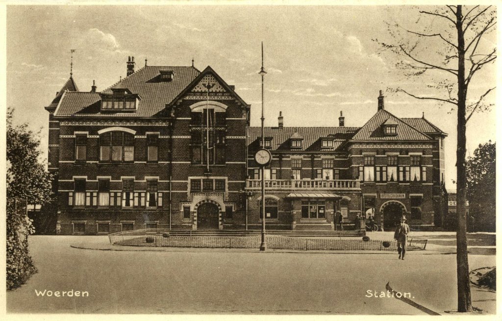 Station Woerden — Woerden