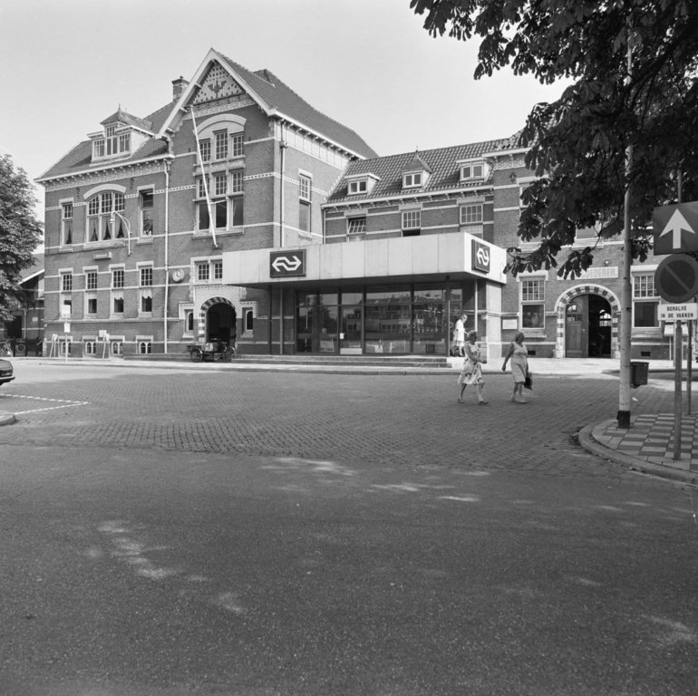 Station Woerden — Woerden