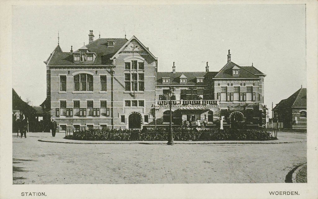Station Woerden — Woerden