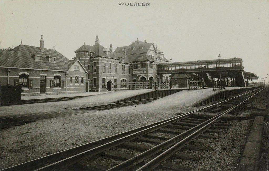 Station Woerden — Woerden