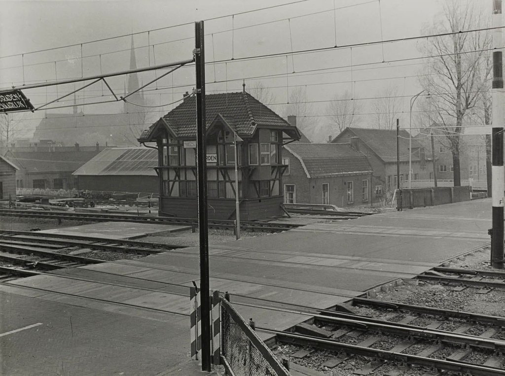 Spoorwegovergangen — Woerden