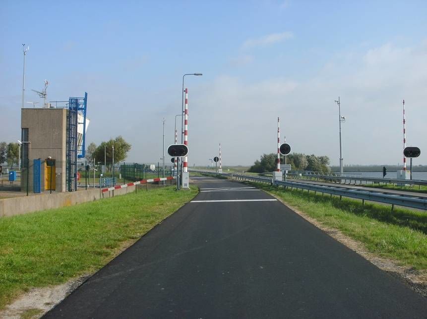 Bergsediepsluis — Tholen
