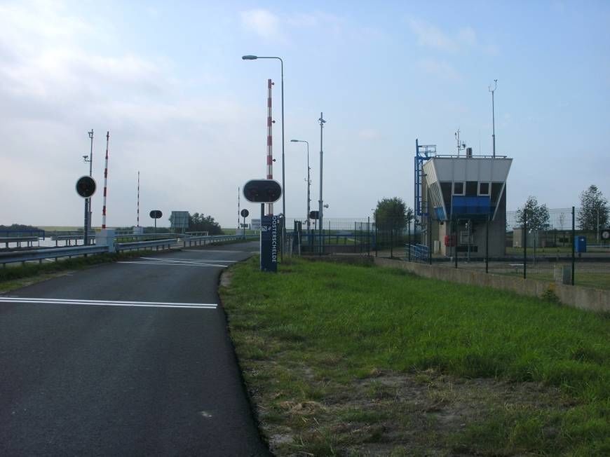 Bergsediepsluis — Tholen
