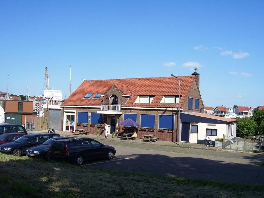Contre Escarpe — Tholen