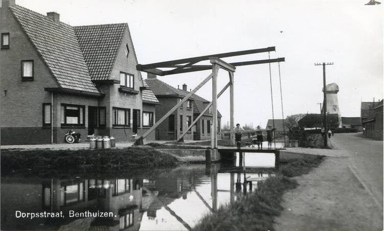 Dorpstraat — Benthuizen