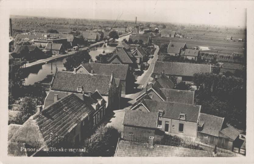 Luchtfoto's — Bleskensgraaf