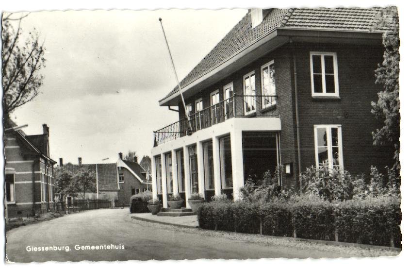 Gemeentehuis — Giessenburg