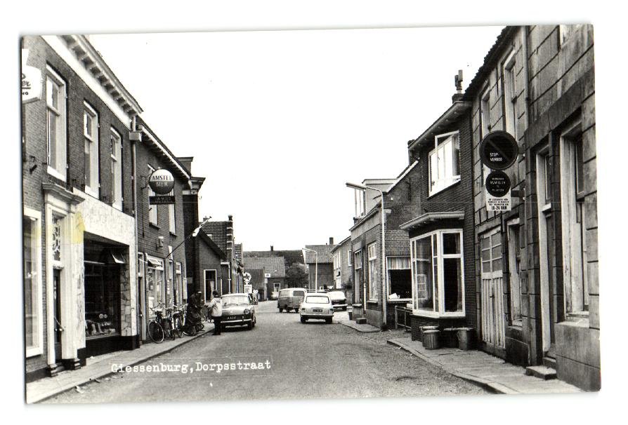 Dorpsstraat — Giessenburg