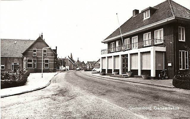 Gemeentehuis — Giessenburg