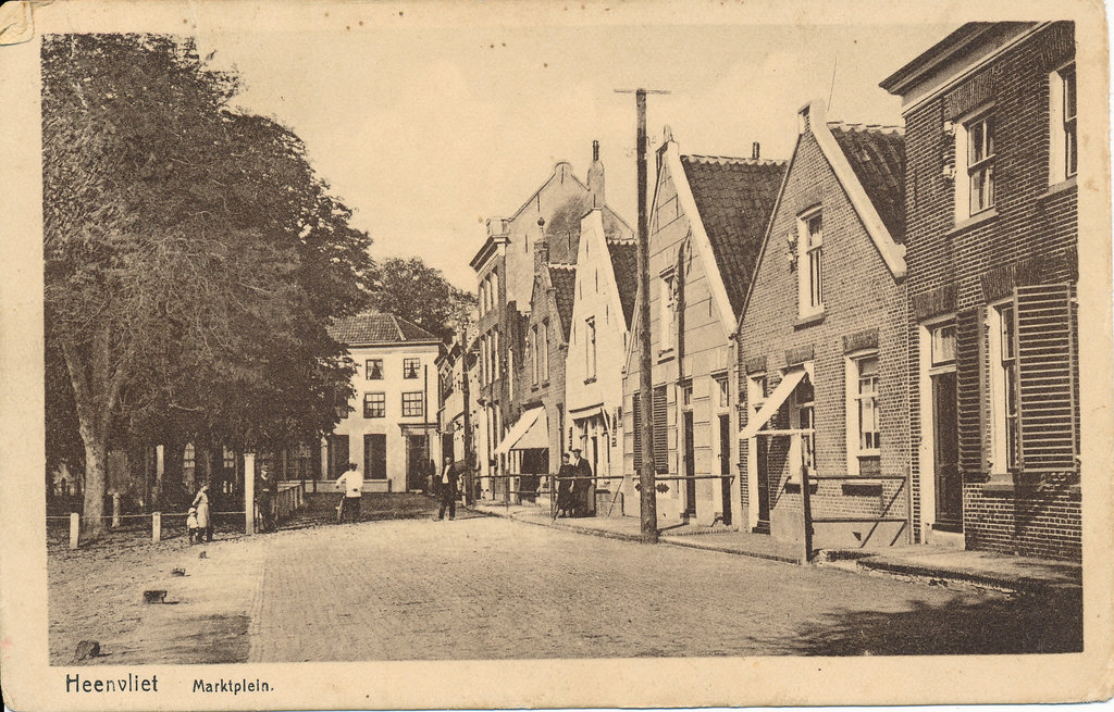 Markt Plein — Heenvliet