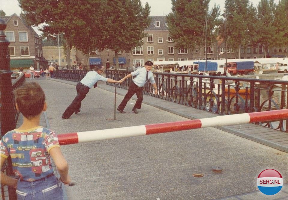 Bruggen — Hellevoetsluis