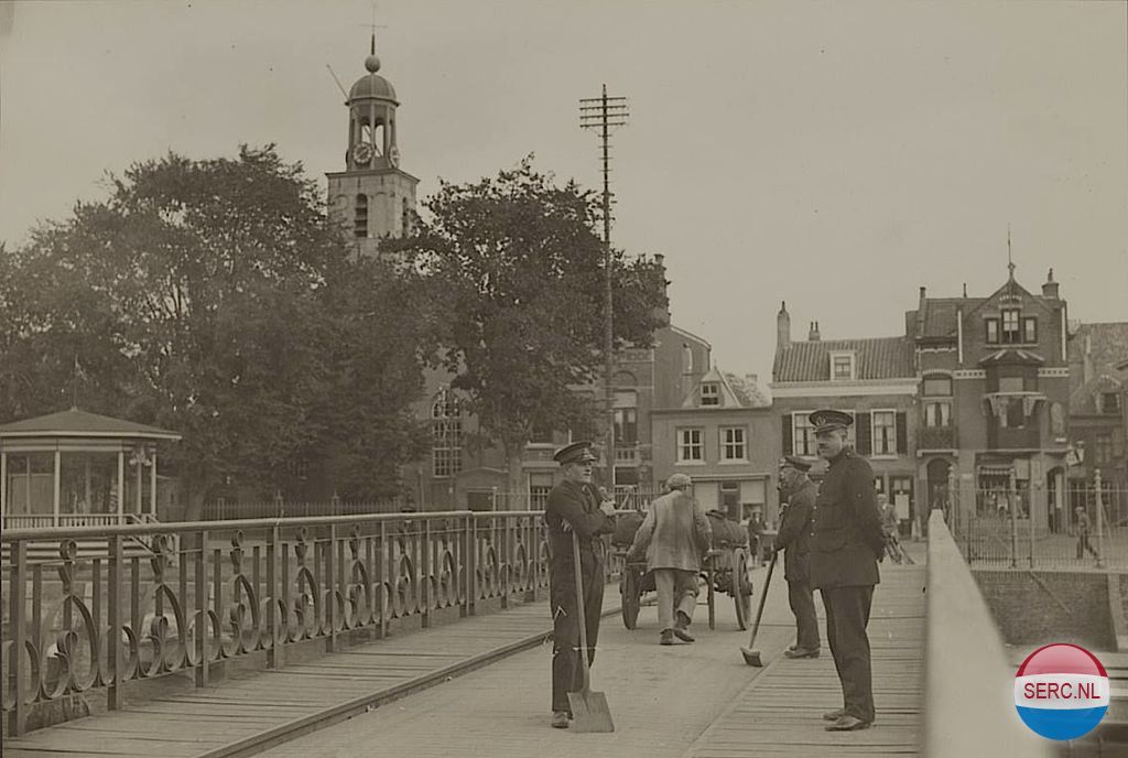 Bruggen — Hellevoetsluis