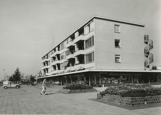 Burg. Sweensplein — Leidschendam