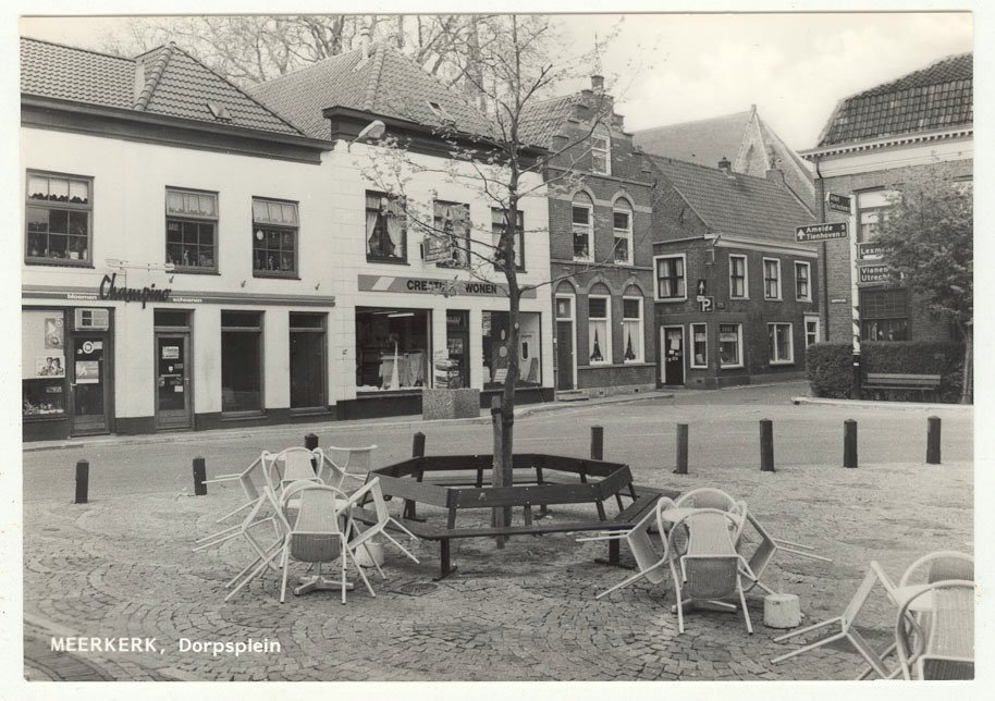 Dorpsplein — Meerkerk
