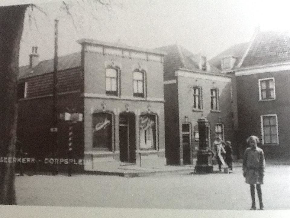 Dorpsplein — Meerkerk