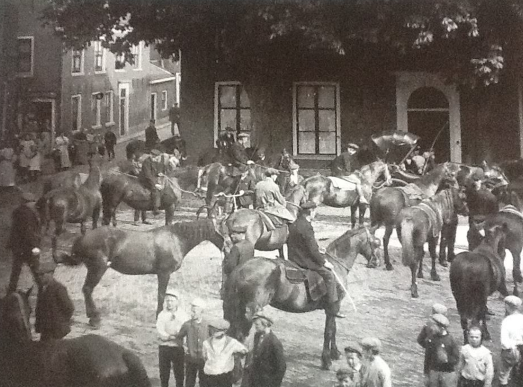 Dorpsplein — Meerkerk