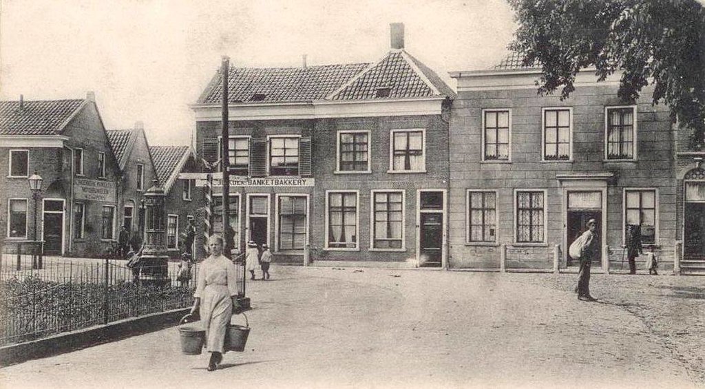 Dorpsplein — Meerkerk