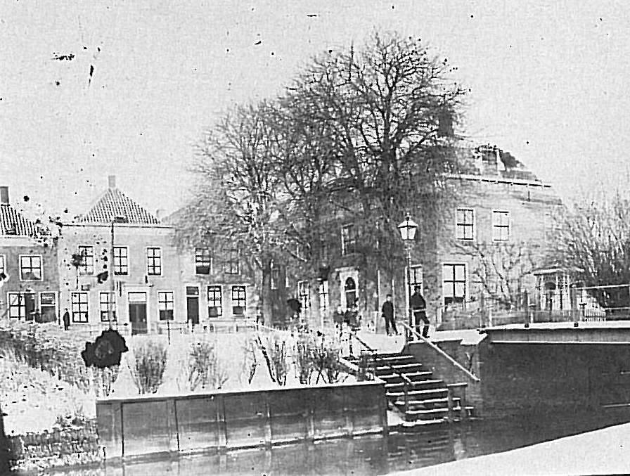 Dorpsplein — Meerkerk