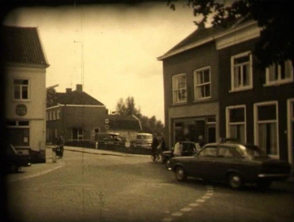 Dorpsplein — Meerkerk