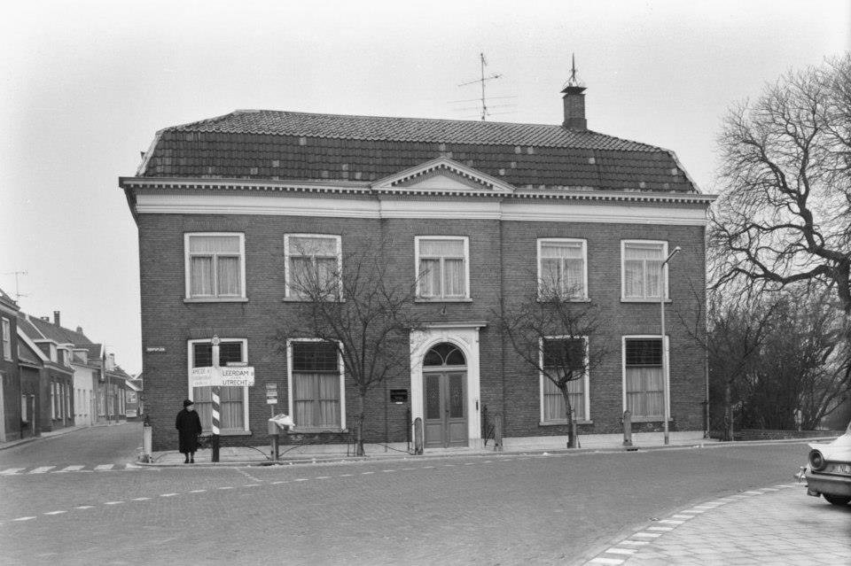 Dorpsplein — Meerkerk