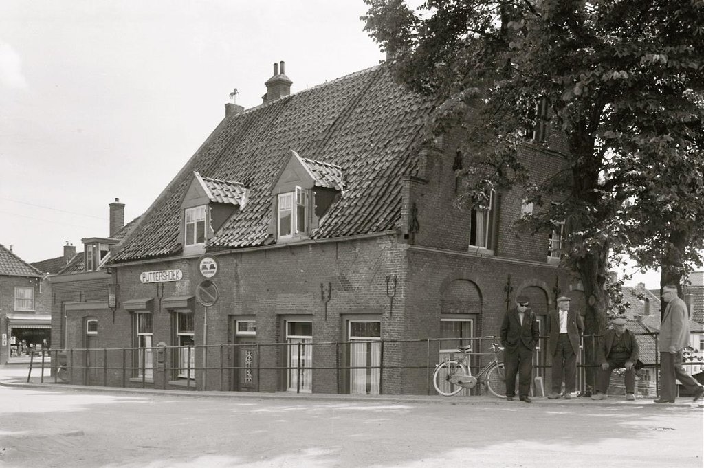 Arent van Lierstraat — Puttershoek